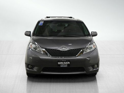 Used 2017 Toyota Sienna XLE Premium image 8