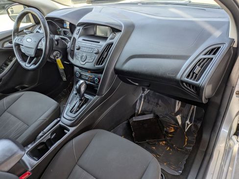 Used 2016 Ford Focus SE w/ SE Sport Package FWD image 28