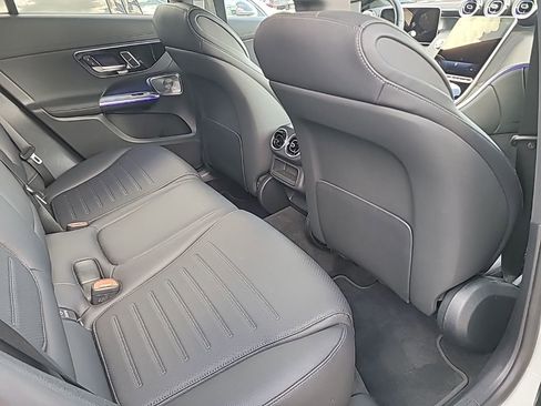 Used 2025 Mercedes-Benz GLC 300 4MATIC image 11