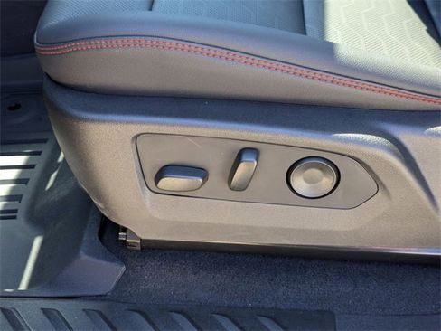 New 2025 Chevrolet Colorado Z71 w/ Midnight Edition image 11