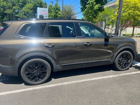 Used 2021 Kia Telluride EX w/ EX Premium Package AWD/4WD image 3