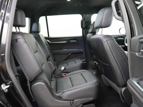 Used 2025 GMC Acadia Elevation w/ Elevation Premium Package AWD/4WD image 12