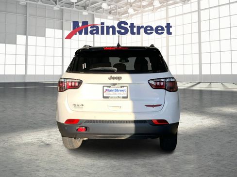 Used 2023 Jeep Compass Trailhawk image 4