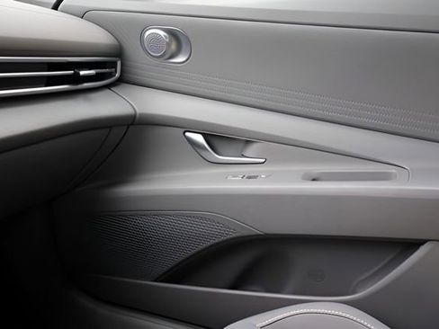 Used 2023 Hyundai Elantra SEL w/ Cargo Package FWD image 26