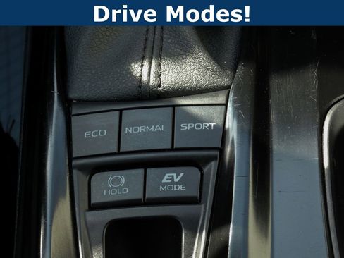 Used 2025 Toyota Camry LE image 7