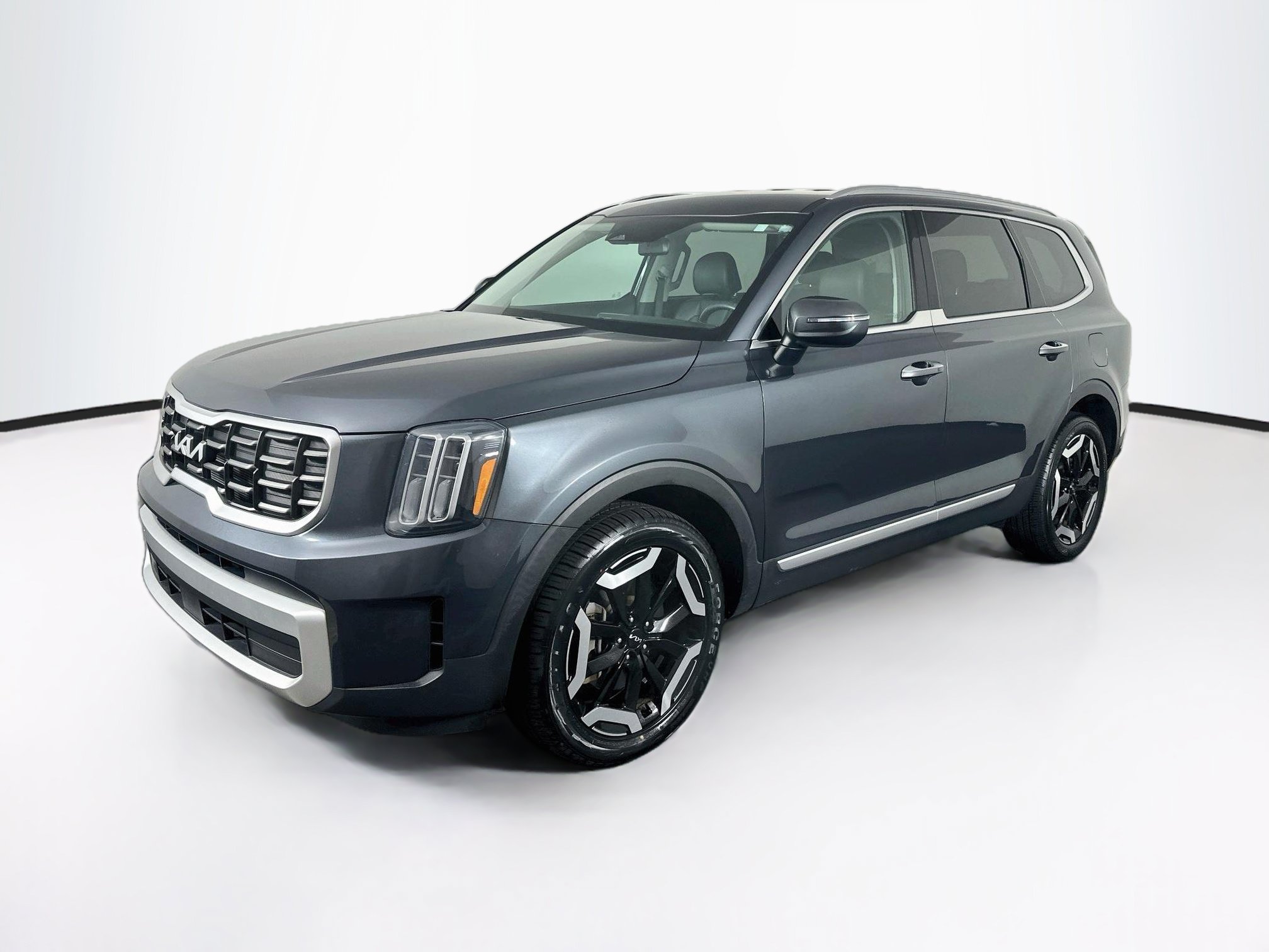Used 2024 Kia Telluride S FWD image 3