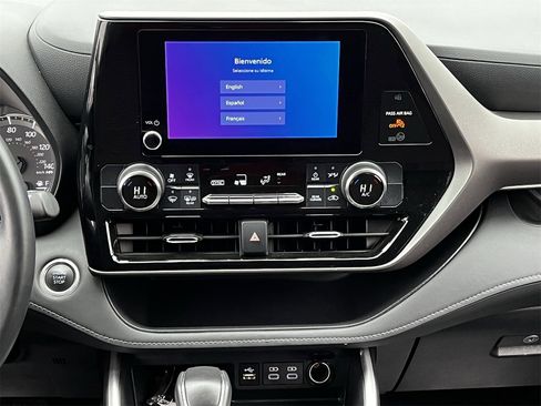 Used 2024 Toyota Highlander LE image 15