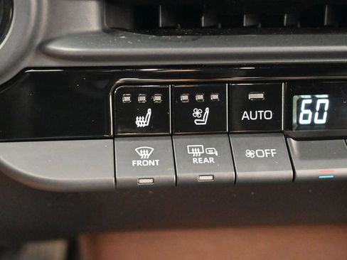 Used 2023 Toyota Crown Limited w/ Advanced Technology Package image 14