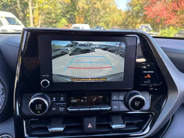 Used 2023 Toyota Highlander LE FWD image 27