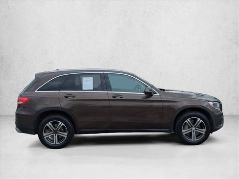 Used 2017 Mercedes-Benz GLC 300 image 4