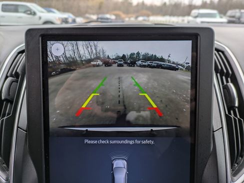 Used 2024 Ford Edge Titanium image 12