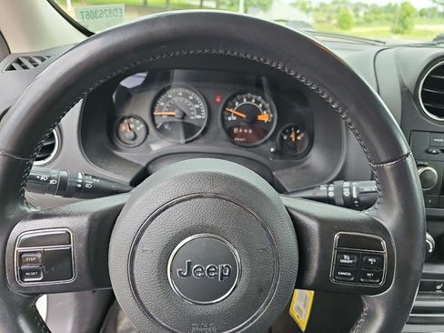 Used 2014 Jeep Patriot Latitude FWD image 21
