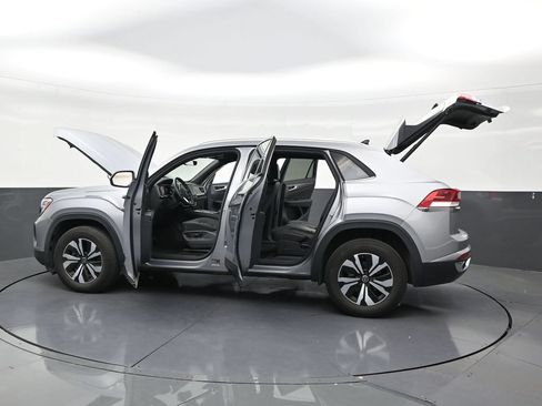 Used 2024 Volkswagen Atlas Cross Sport SE FWD image 22