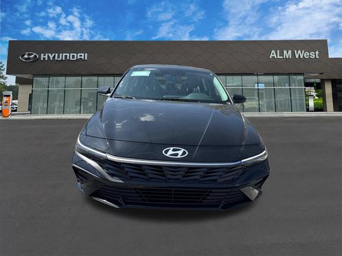 New 2026 Hyundai Elantra SE FWD image 2