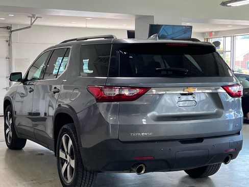 Used 2021 Chevrolet Traverse LT w/ LT Premium Package image 5