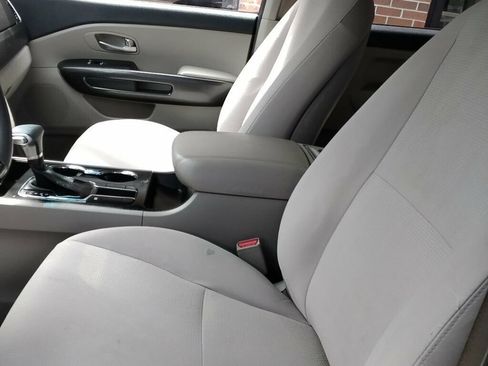 Used 2021 Kia Sedona LX FWD image 7