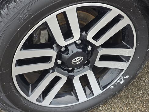 Used 2022 Toyota 4Runner Limited image 23