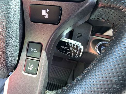 Used 2018 Toyota Tacoma TRD Off-Road w/ Technology Package AWD/4WD image 40