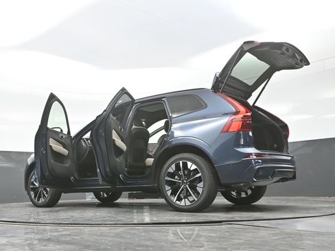 New 2026 Volvo XC60 B5 Plus w/ Climate Package image 31