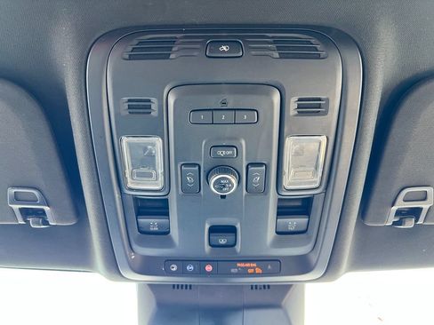 Used 2021 Cadillac Escalade Premium Luxury AWD/4WD image 20