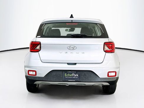 Used 2021 Hyundai Venue SE FWD image 7