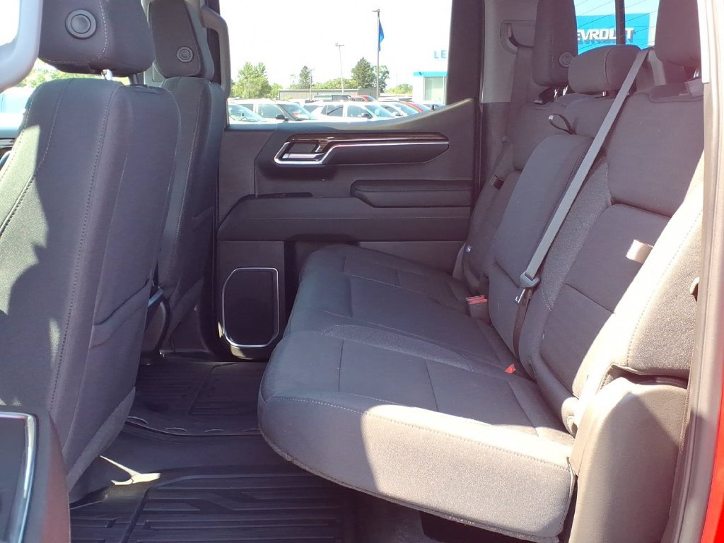 Used 2023 GMC Sierra 1500 Elevation w/ Preferred Package AWD/4WD image 5