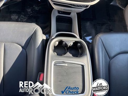 Used 2024 Chrysler Pacifica Touring-L image 13