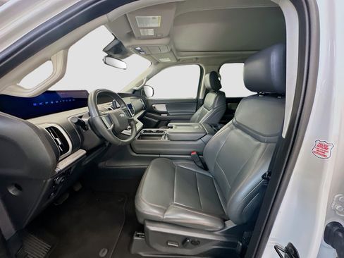 Used 2025 Ford Expedition Active AWD/4WD image 13