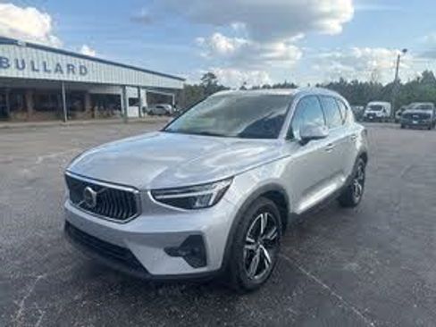 Used 2023 Volvo XC40 B5 Plus w/ Driver Assist Package image 24
