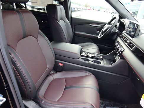 New 2025 Honda Pilot Black Edition image 5