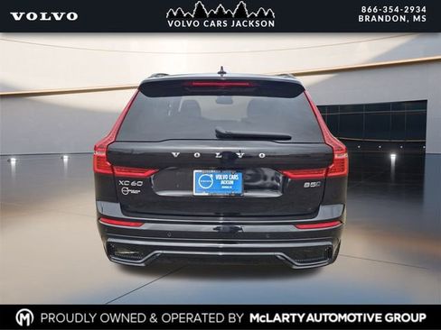 Used 2022 Volvo XC60 B5 R-Design image 5