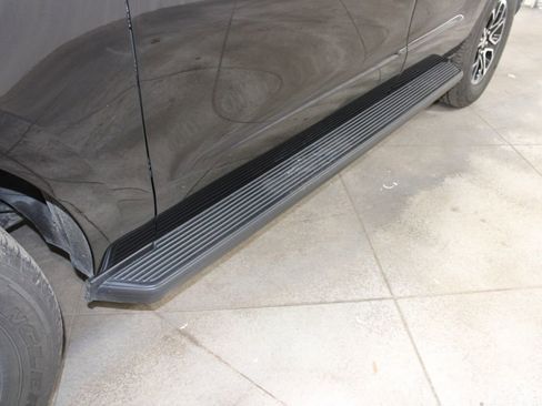 Used 2024 Ford Expedition XLT image 14