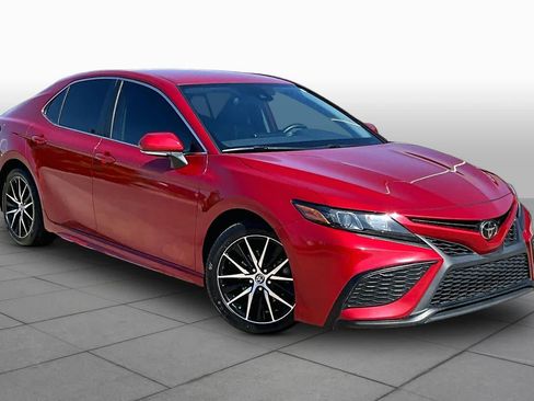 Used 2023 Toyota Camry SE FWD image 3