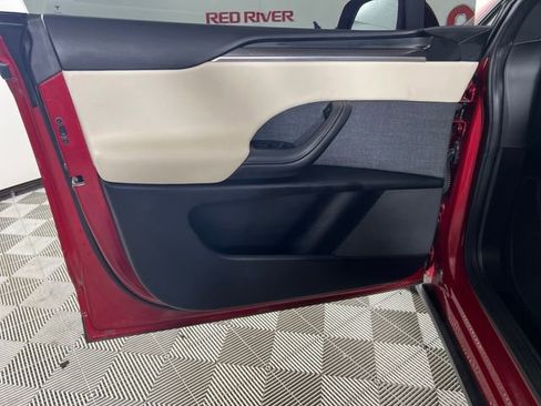 Used 2022 Tesla Model X Plaid image 10