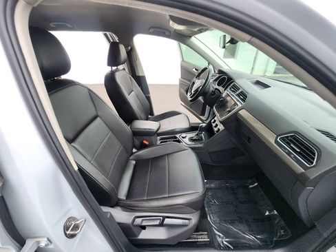 Used 2018 Volkswagen Tiguan SE AWD/4WD image 16