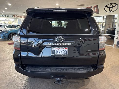 Used 2016 Toyota 4Runner SR5 AWD/4WD image 9