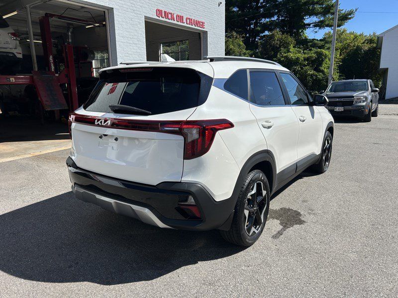 Used 2024 Kia Seltos EX AWD/4WD image 7