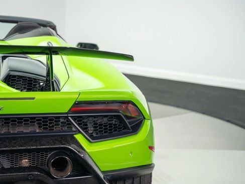 Used 2019 Lamborghini Huracan Performante AWD/4WD image 26