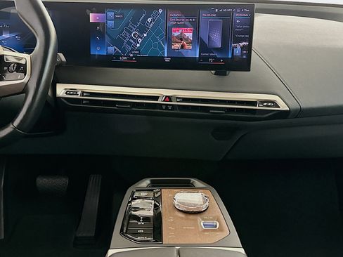 Used 2023 BMW iX xDrive50 w/ Premium Package image 11