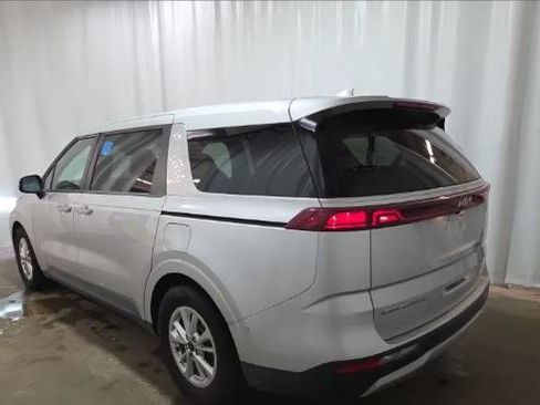 Used 2022 Kia Carnival LX FWD image 2