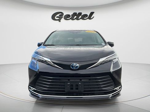 Used 2024 Toyota Sienna XLE FWD image 8