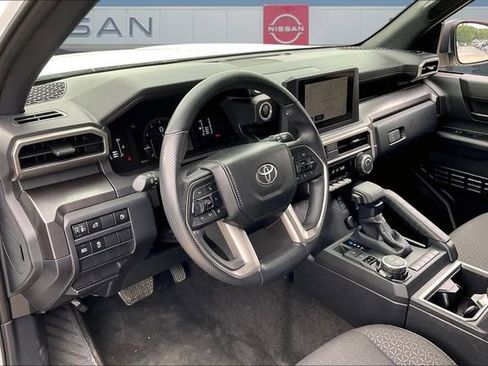 Used 2025 Toyota 4Runner SR5 AWD/4WD image 17