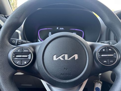 Used 2025 Kia Soul LX w/ LX Technology Package FWD image 27