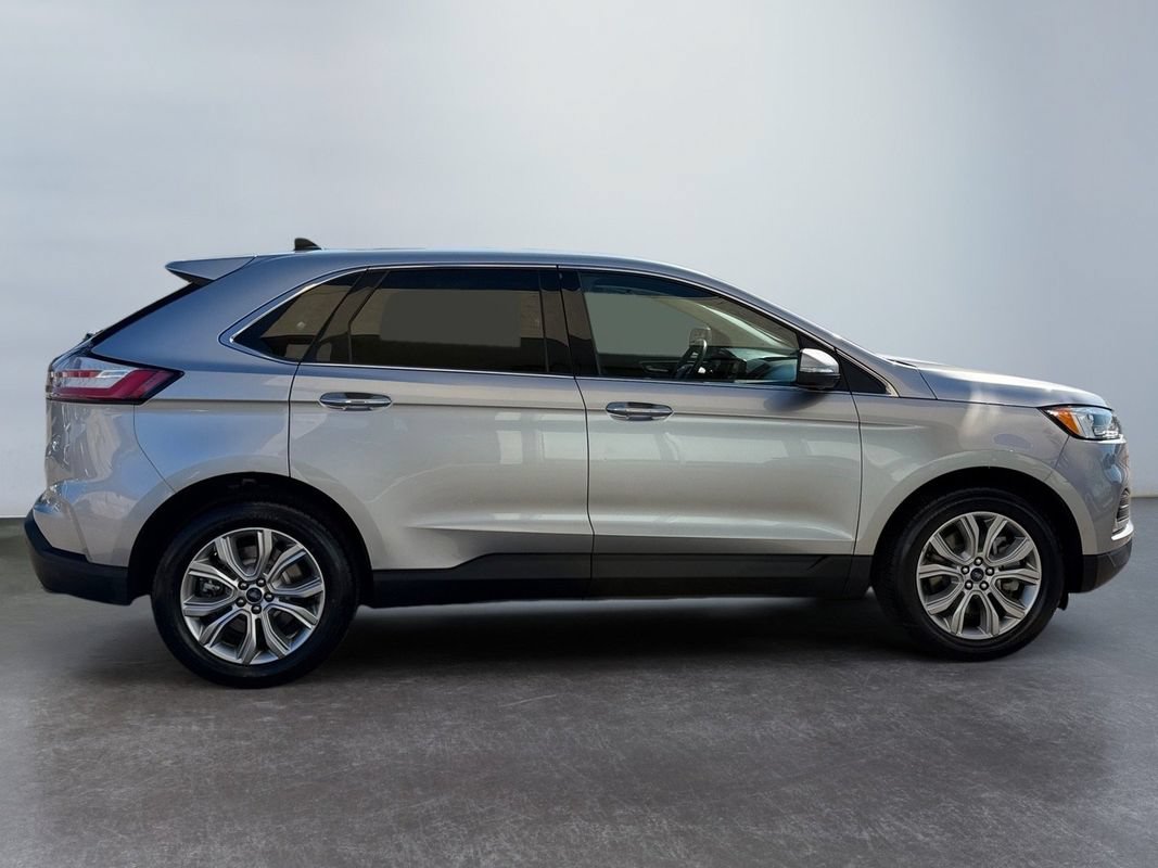 Used 2022 Ford Edge Titanium AWD/4WD image 4