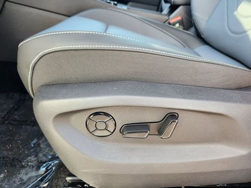 New 2026 Volkswagen Tiguan SE image 14