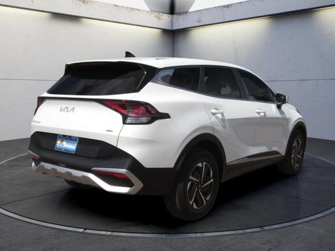 Used 2023 Kia Sportage LX AWD/4WD image 5