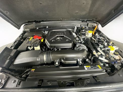 Used 2024 Jeep Wrangler Unlimited Sahara AWD/4WD image 30