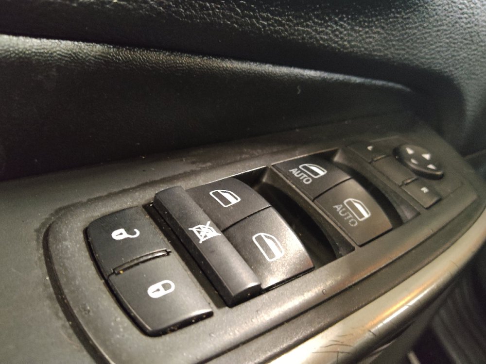 Used 2021 Jeep Cherokee Latitude w/ Mopar Interior Package FWD image 27