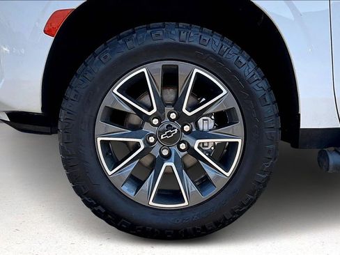 Used 2023 Chevrolet Tahoe Z71 w/ Luxury Package AWD/4WD image 31