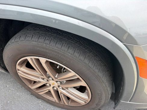 Used 2023 Chevrolet Traverse High Country FWD image 4